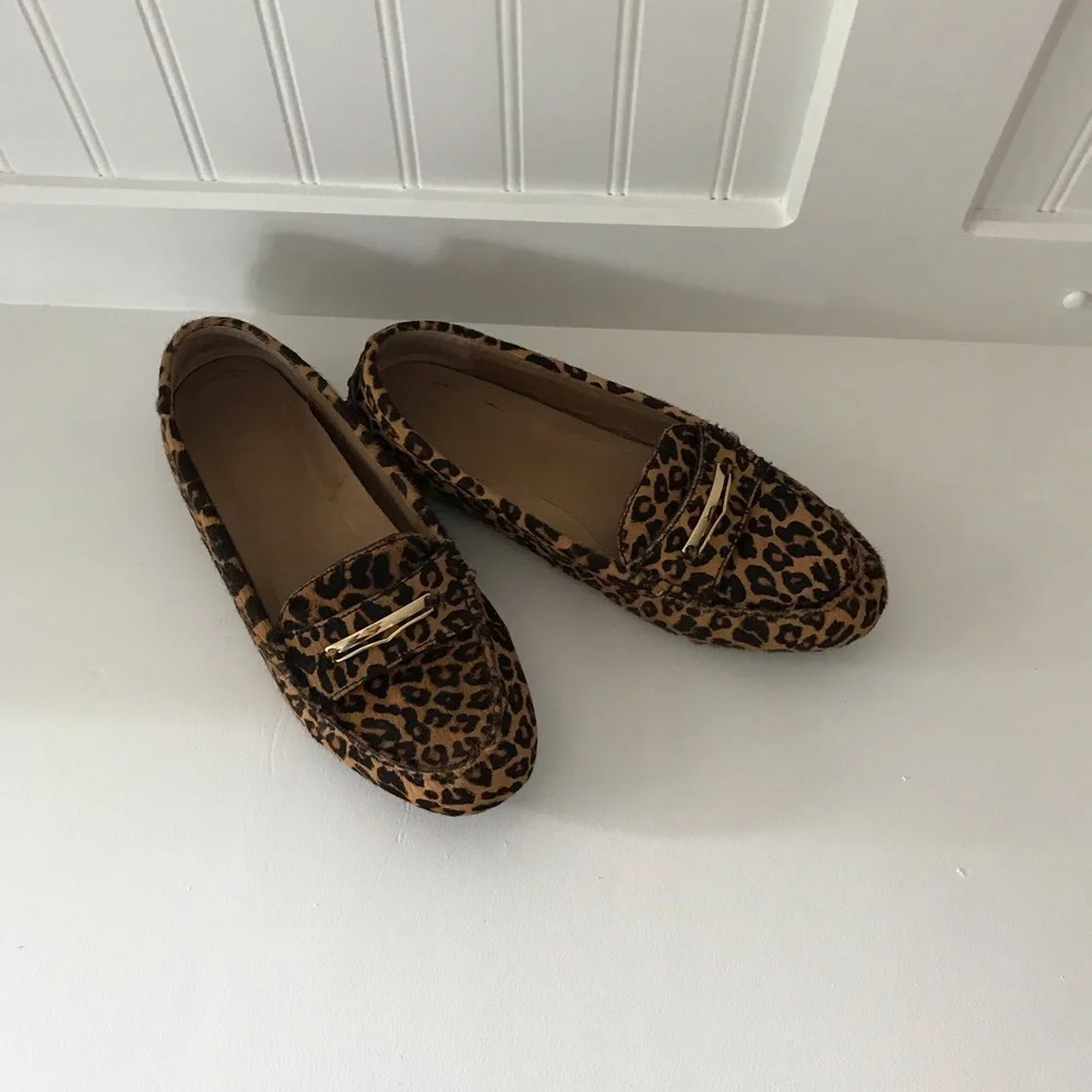 Vionic Leopard Print Moccasins- calf fur - Picture 2 of 10
